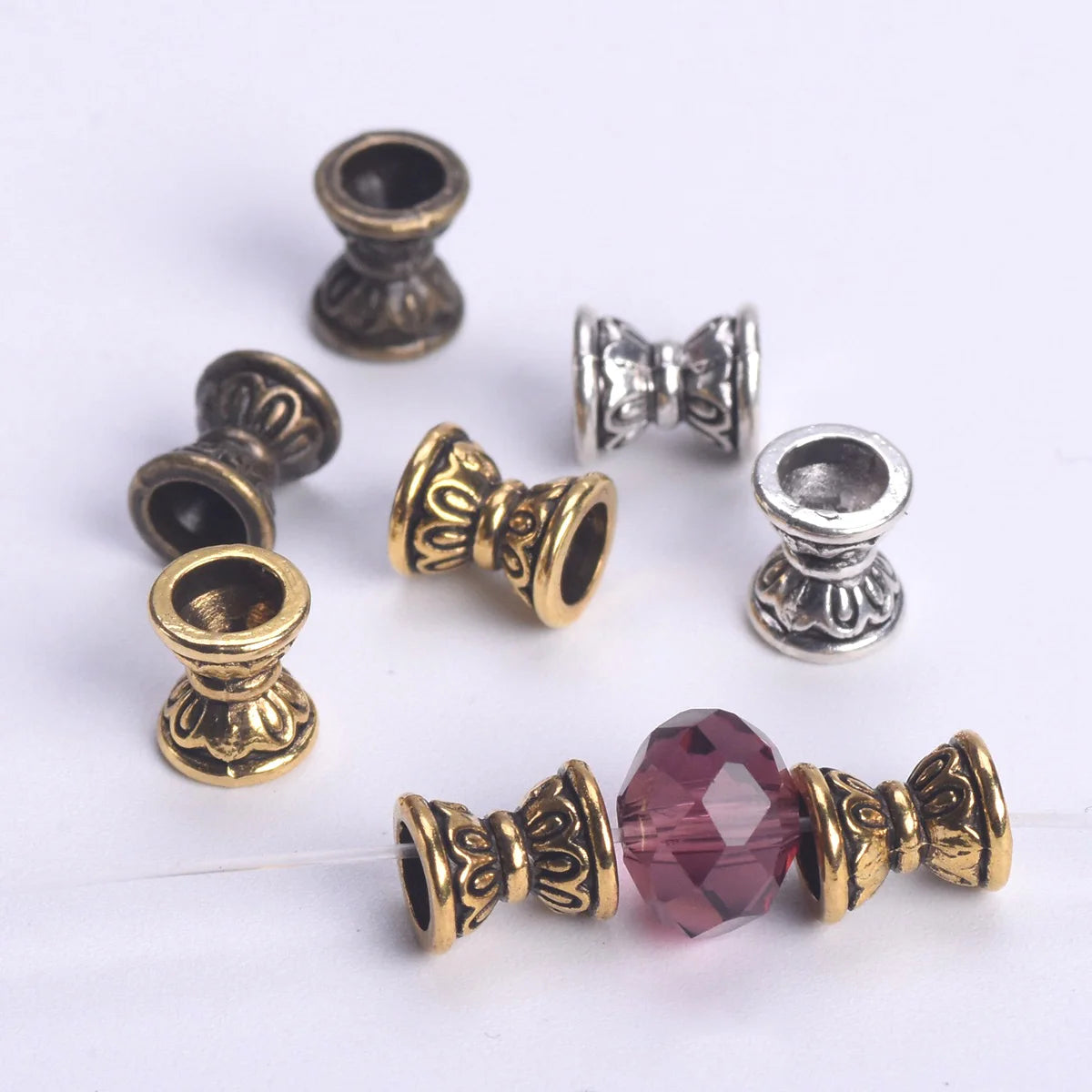 30 Uds. de mostacillas (cuentas) espaciadoras con forma de reloj de arena, color dorado antiguo/plata tibetana, 6,5x5,5mm, de metal