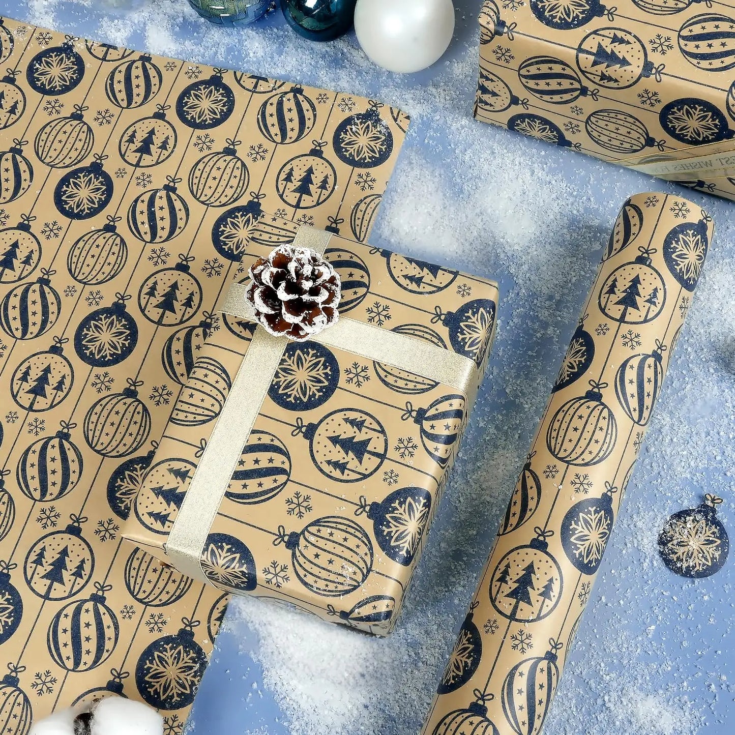 1 rollo de papel de regalo navideño de 44 cm x 15 mts aprox., diseño de bola de decoración navideña