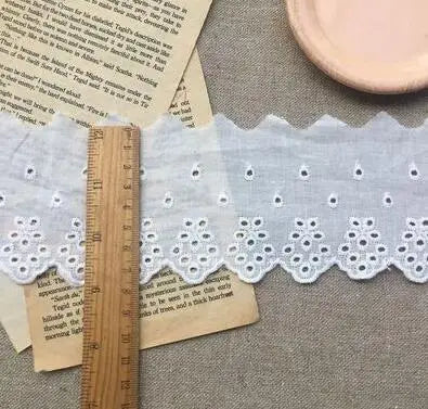 Tela de encaje de algodón bordada con flores blancas, para costura, apliques de decoración.