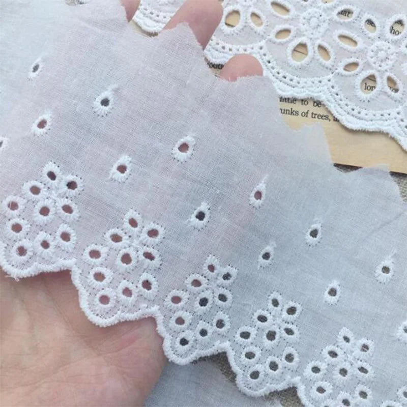 Tela de encaje de algodón bordada con flores blancas, para costura, apliques de decoración.