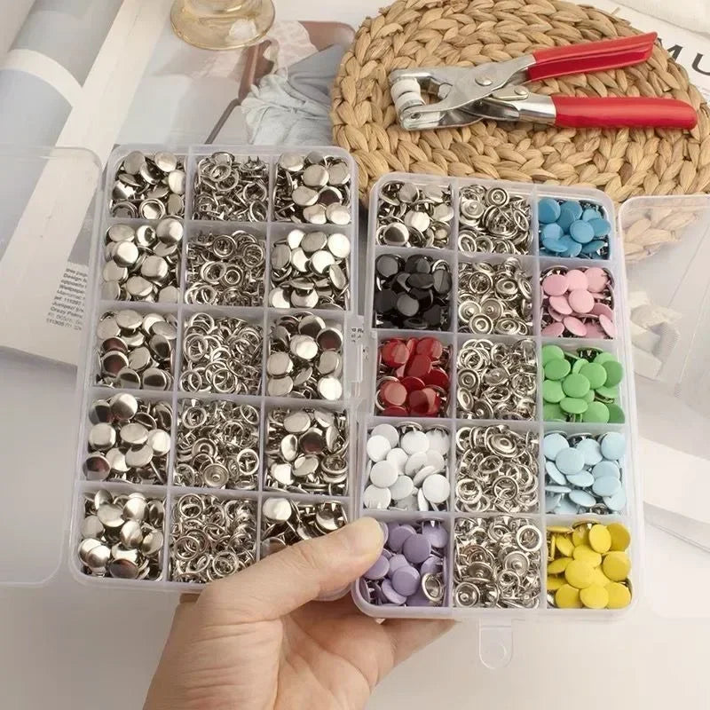 Juego de Herramientas de Alicate Sólido, Broches a Presión para Instalar en Ropa y Bolsos. 50/100 Piezas Botones Metálicos de Colores.