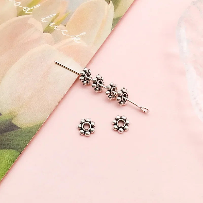 Mostacillas Retro de pentagrama de flor elíptica, joyería de aleación de plata tibetana, 50 piezas