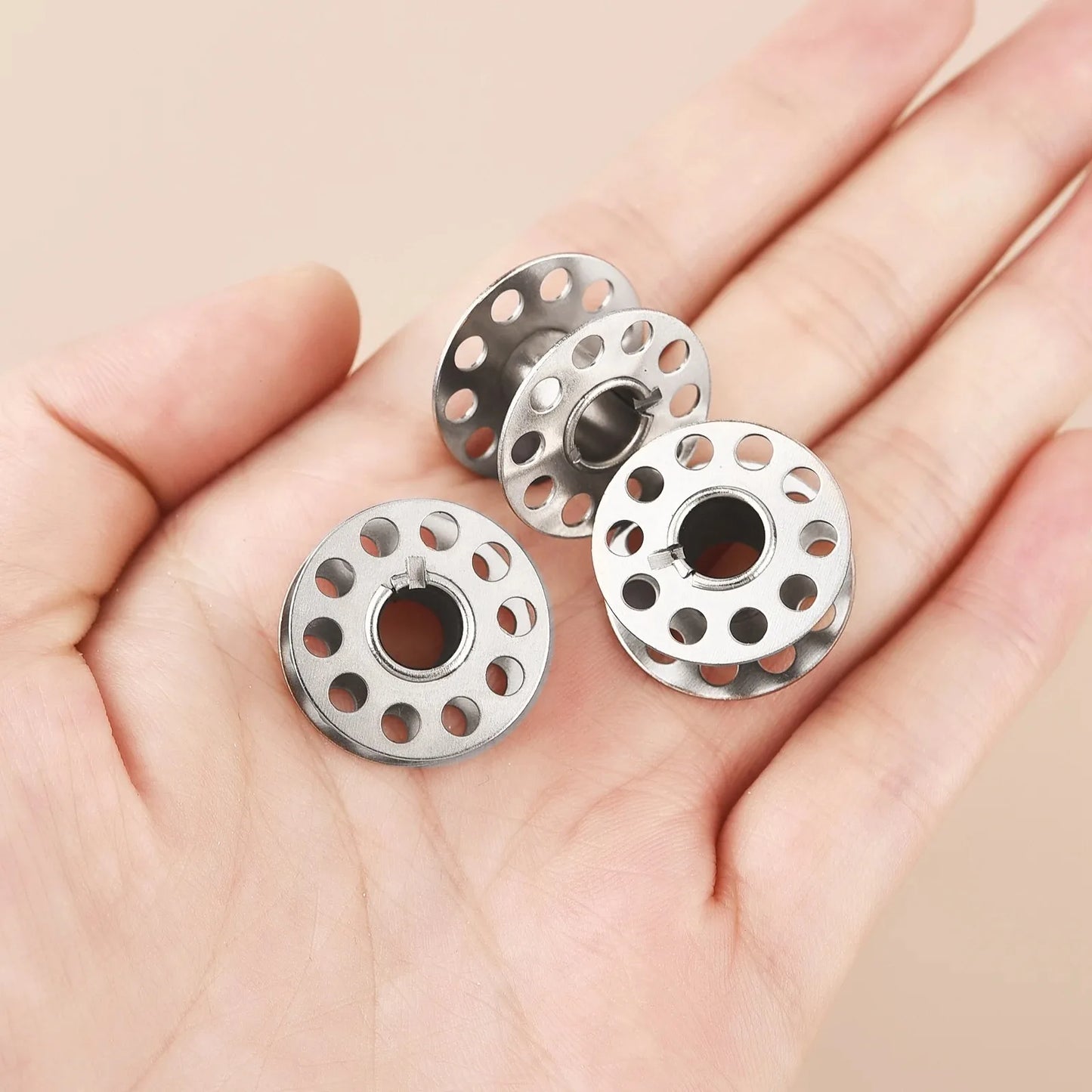 Bobinas de Metal vacías para máquina de coser, carrete de acero inoxidable, Brother Janome Singer. 10-50 piezas