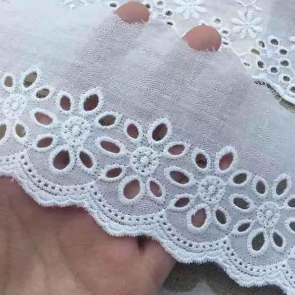 Tela de encaje de flores blancas bordadas de algodón, 15 yardas (13,7 mts)