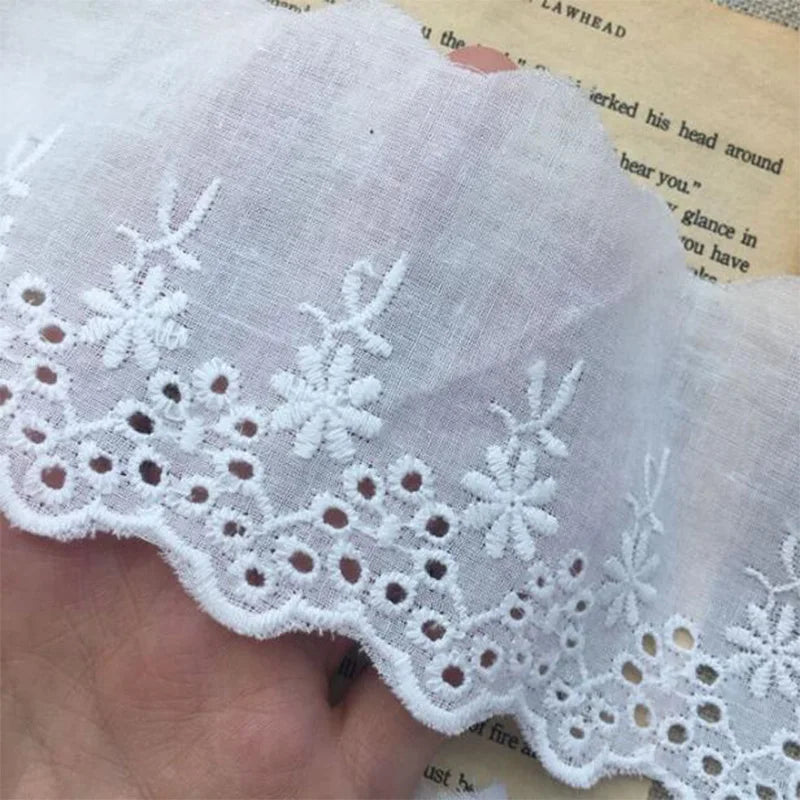 Tela de encaje de algodón bordada con flores blancas, para costura, apliques de decoración.