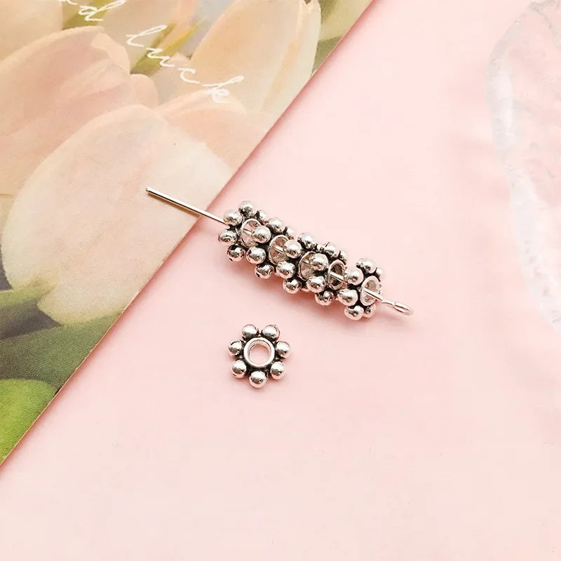 Mostacillas Retro de pentagrama de flor elíptica, joyería de aleación de plata tibetana, 50 piezas