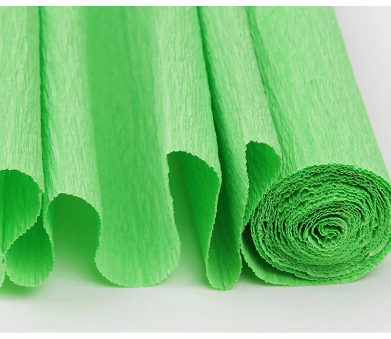 Rollo de papel crepé de colores de 50x250cm.