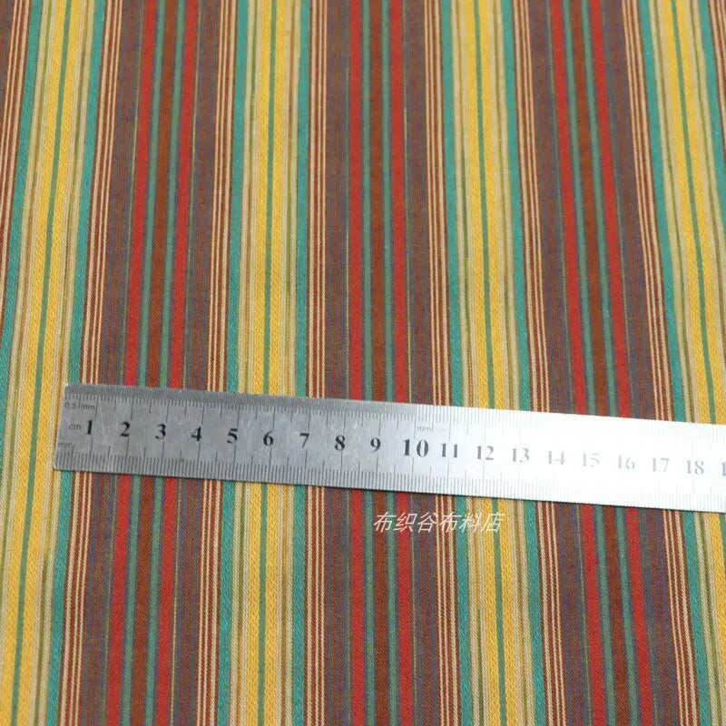Tela de Lino y Polialgodón Teñida con Hilo Rojo Vintage, Transpirable y Texturizada.