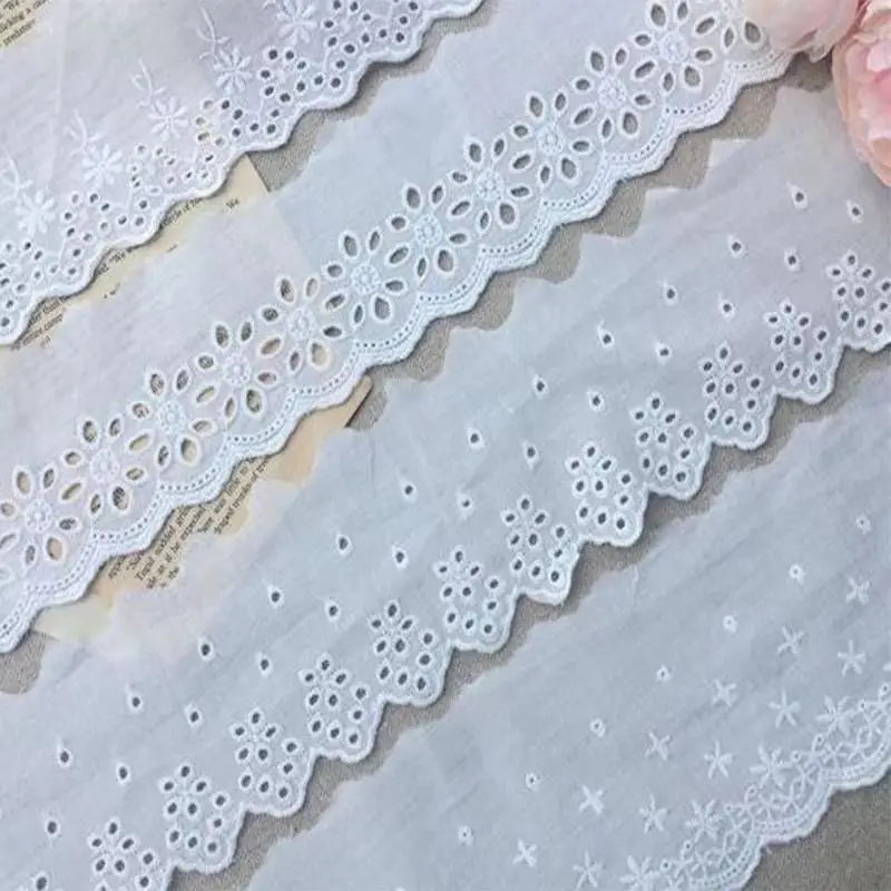 Tela de encaje de flores blancas bordadas de algodón, 15 yardas (13,7 mts)
