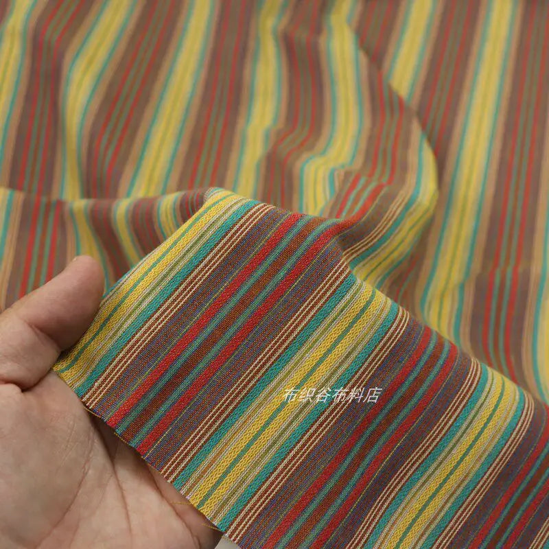 Tela de Lino y Polialgodón Teñida con Hilo Rojo Vintage, Transpirable y Texturizada.